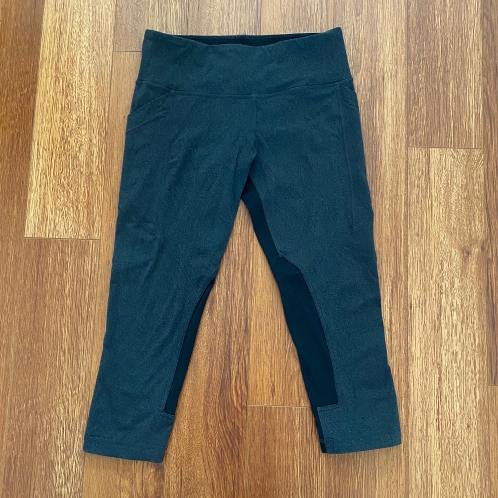 Lululemon Size 6 Grey and Black Heather Leggings Capri Crop